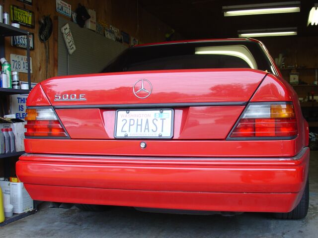 The 1993 W124's tail lights have a white yellow red tail light